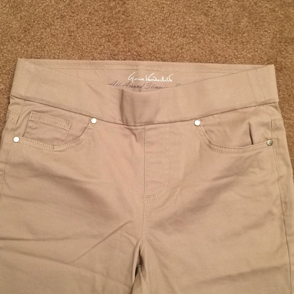 Worn once tan capris - Picture 2 of 4